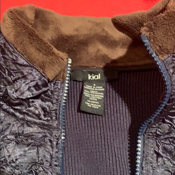 Vest - Picture 2 of 5